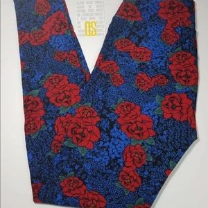 UNICORN ALERT! NWT Lularoe OS Leggings - RED Roses
